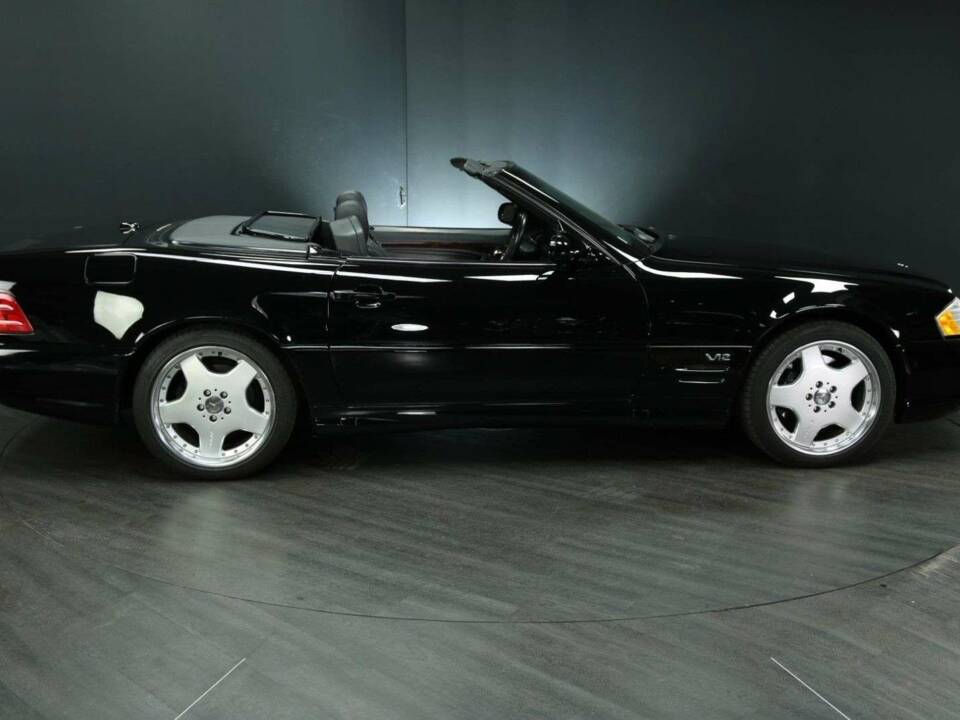 Immagine 7/30 di Mercedes-Benz SL 600 (2001)
