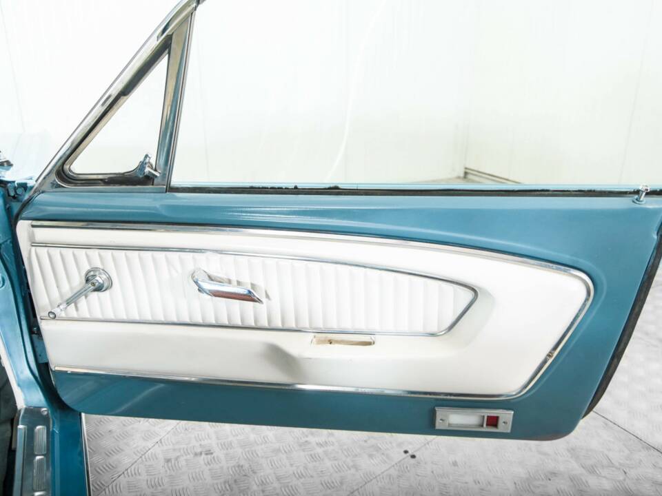Image 32/50 of Ford Mustang 302 (1966)