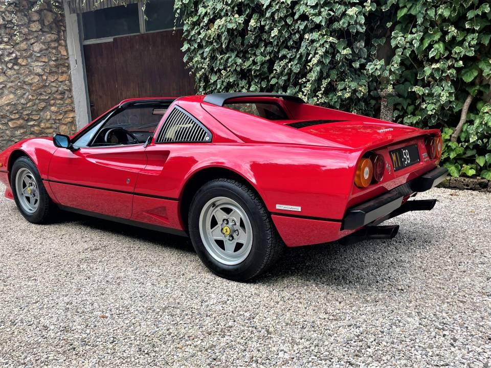 Bild 2/12 von Ferrari 208 GTS Turbo (1984)