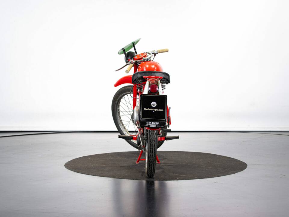 Image 3/42 of Moto Guzzi Motoleggera 65 (1954)