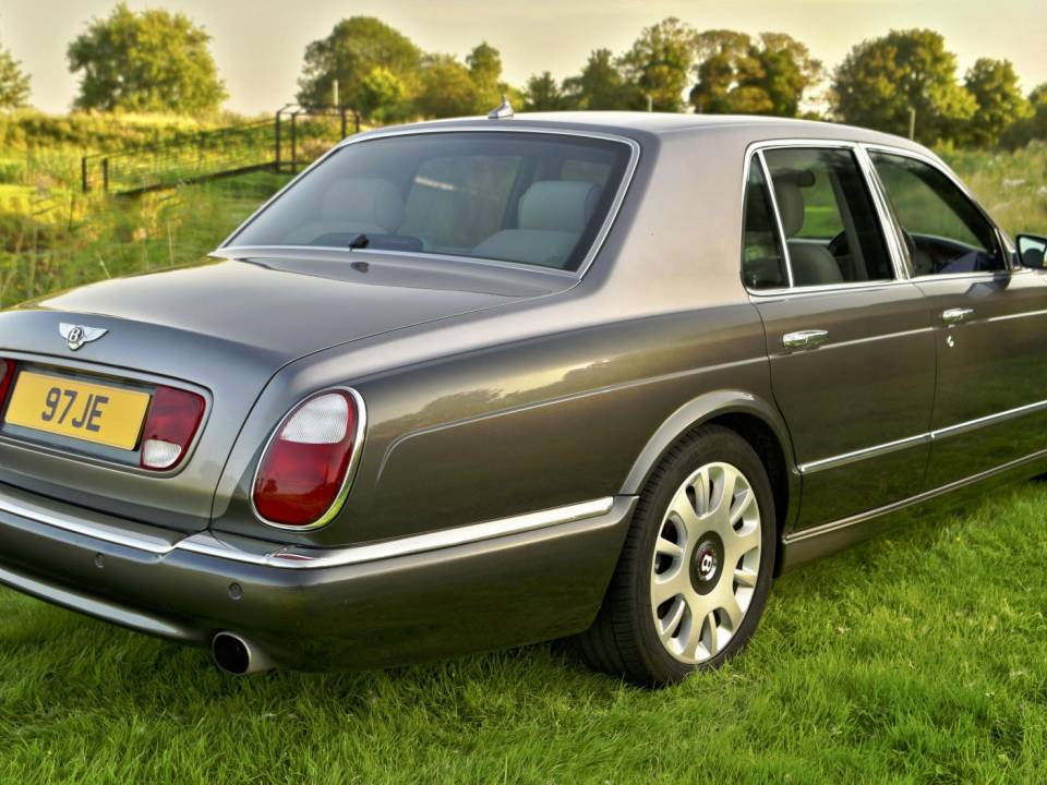 Image 7/50 of Bentley Arnage R (2005)