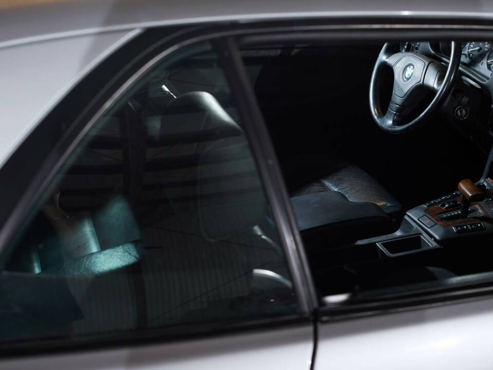 Immagine 21/27 di BMW 328i (1995)