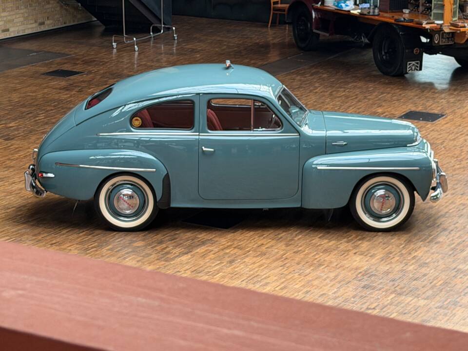 Image 7/34 of Volvo PV 444 (1951)