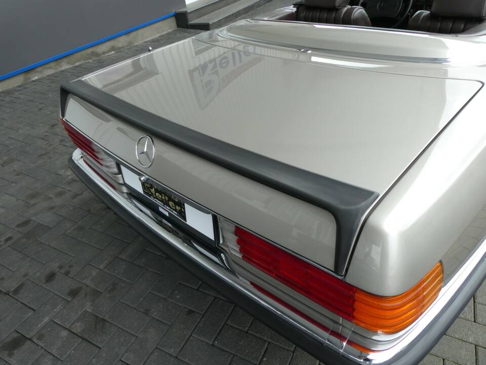 Afbeelding 22/23 van Mercedes-Benz 500 SL (1985)