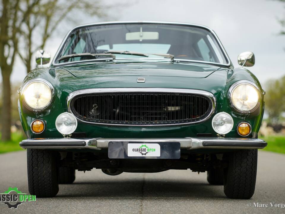 Image 2/34 of Volvo 1800 ES (1972)