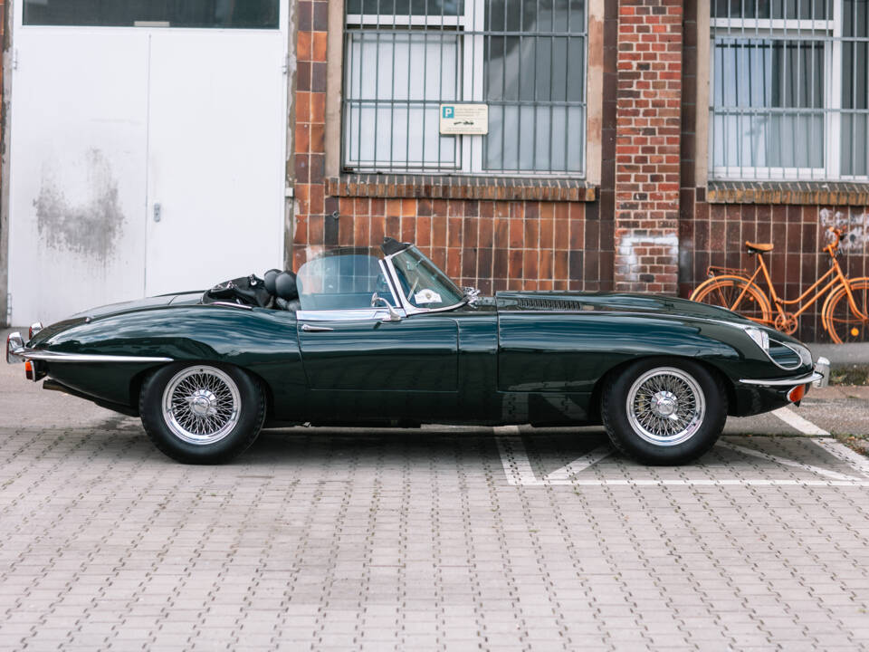 Image 10/63 de Jaguar E-Type (1969)