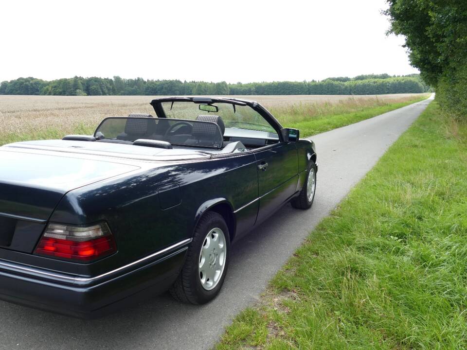 Bild 3/15 von Mercedes-Benz E 200 (1996)