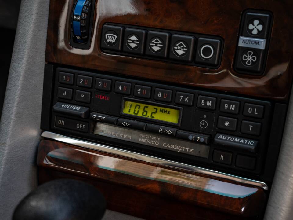 Bild 10/50 von Mercedes-Benz 500 SEL (1984)