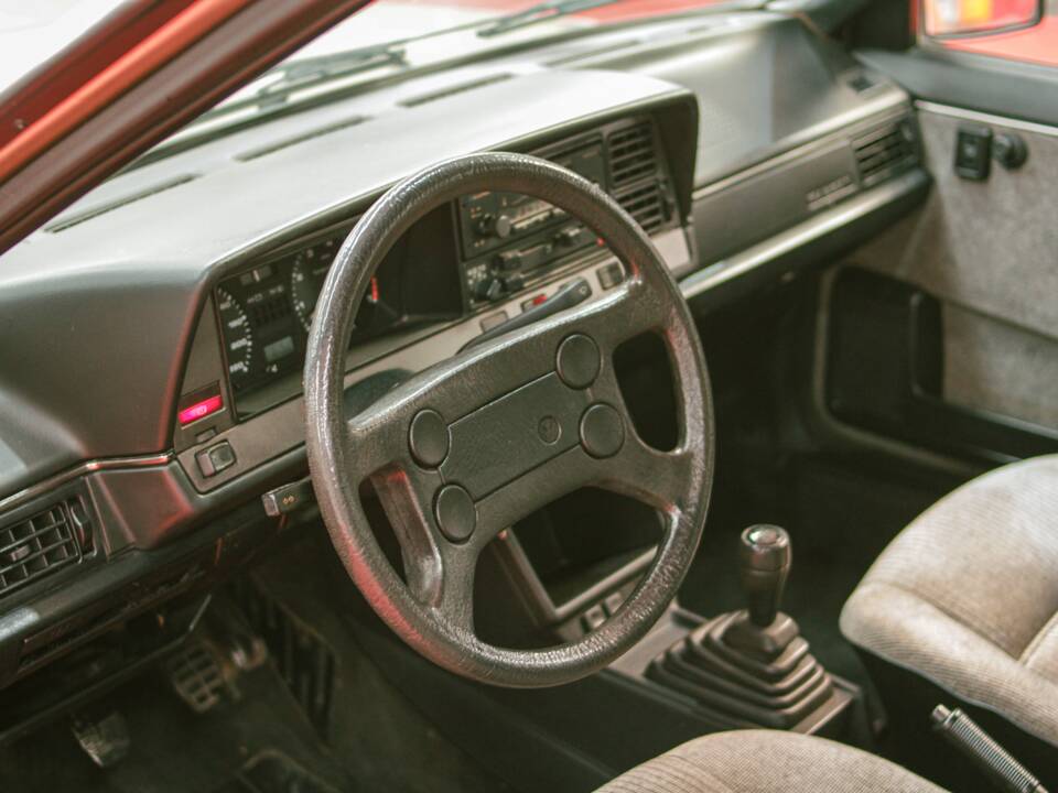Afbeelding 28/37 van Volkswagen Passat 2.0 (1987)