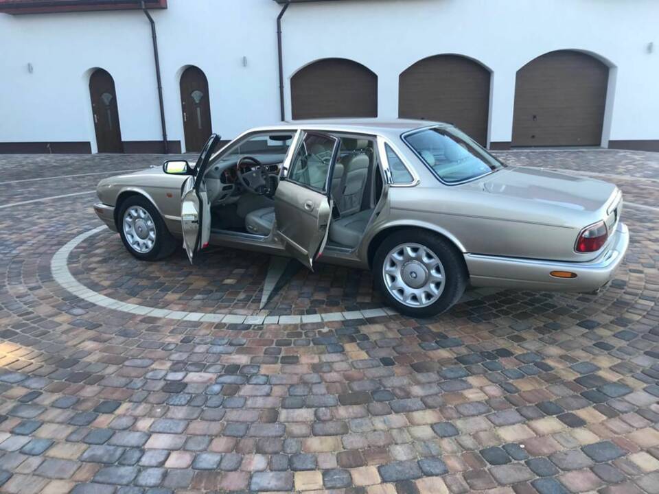 Afbeelding 8/8 van Jaguar XJ 8 Sovereign (1998)