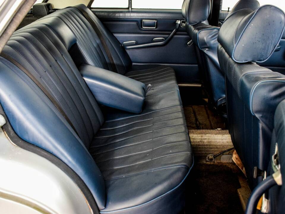 Image 7/50 of Mercedes-Benz 240 D (1976)
