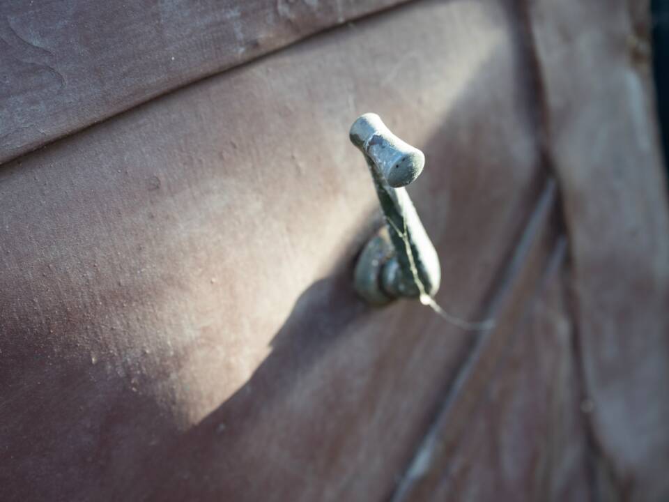 Image 82/134 of Ford V8 (1937)