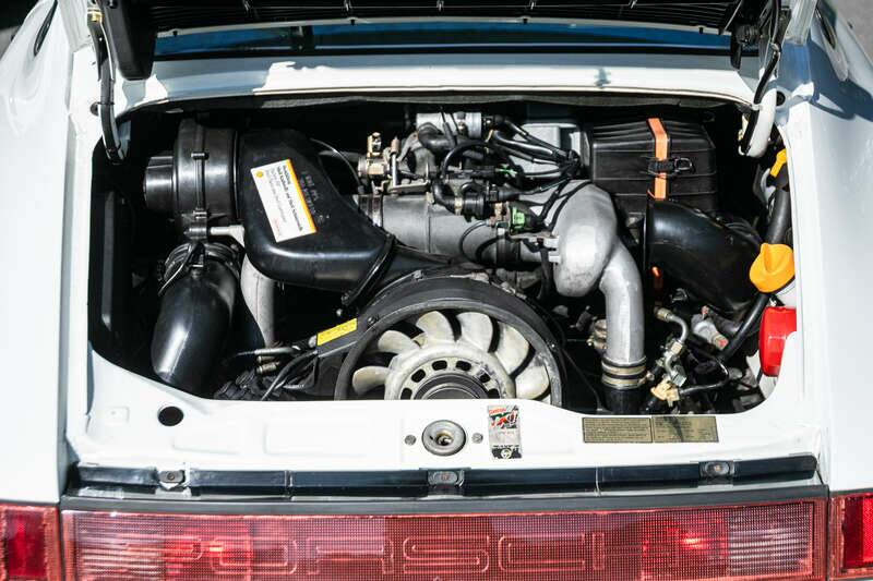 Image 3/38 of Porsche 911 Carrera 4 (1990)