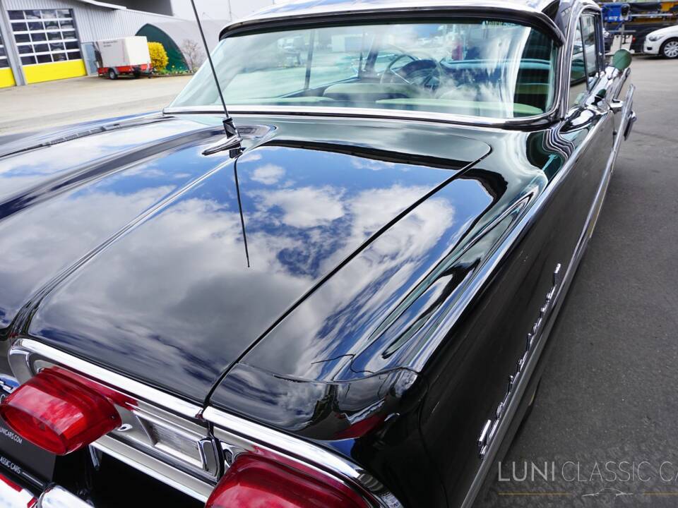 Image 29/77 of Ford Fairlane 500 Club Victoria (1958)