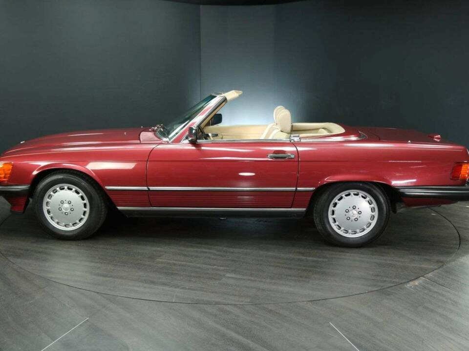 Bild 3/30 von Mercedes-Benz 560 SL (1989)