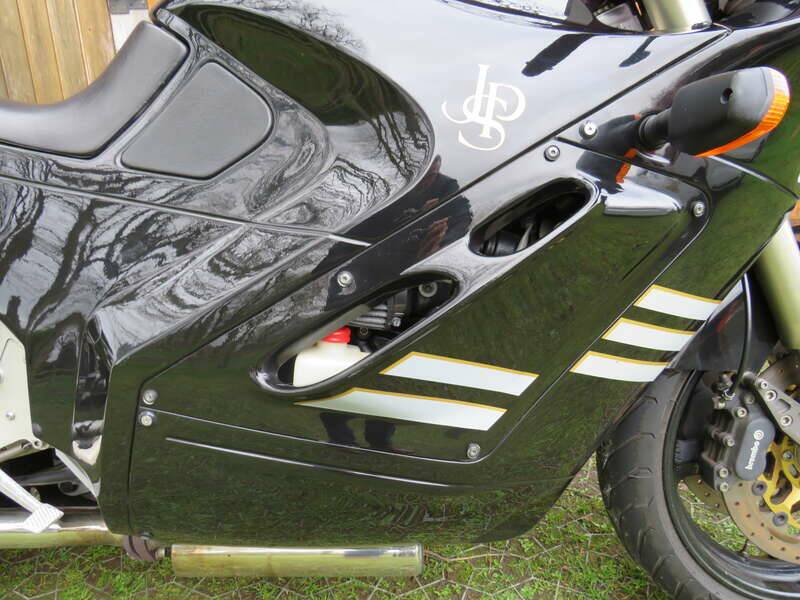 Image 3/44 of Norton F1 (1990)