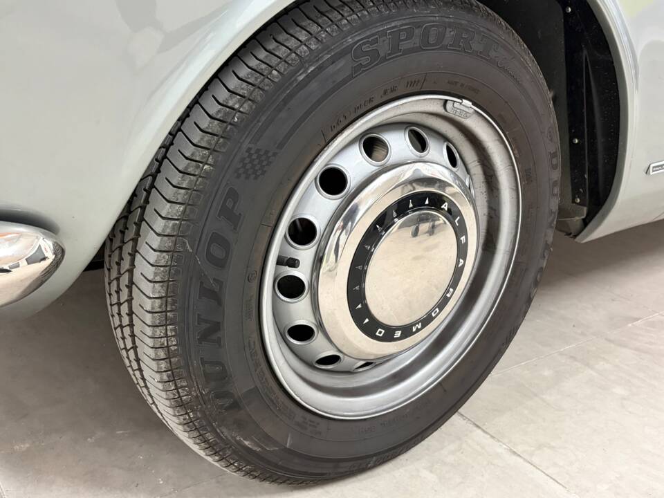 Image 9/18 of Alfa Romeo Giulia GT 1300 Junior (1968)