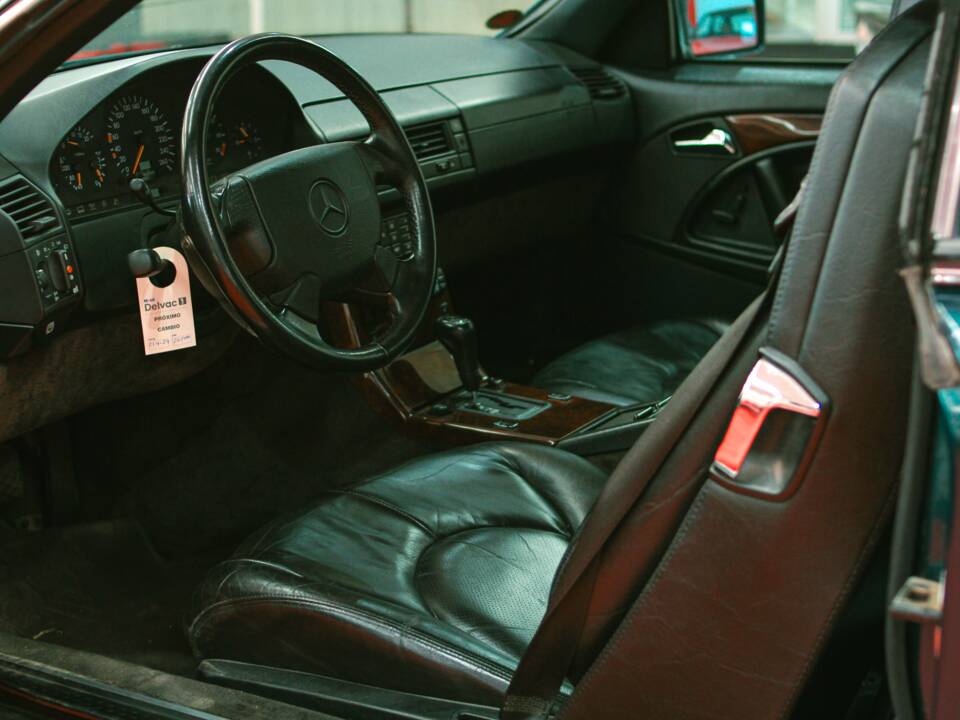 Image 33/50 of Mercedes-Benz SL 320 (1995)