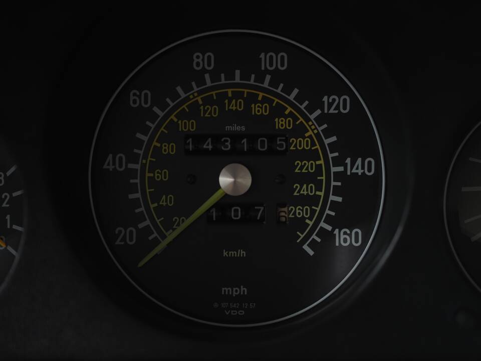 Image 42/50 of Mercedes-Benz 560 SL (1988)