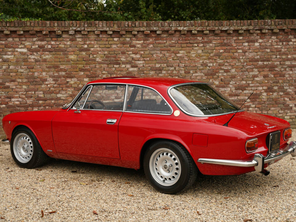 Immagine 16/50 di Alfa Romeo 1750 GT Veloce (1971)