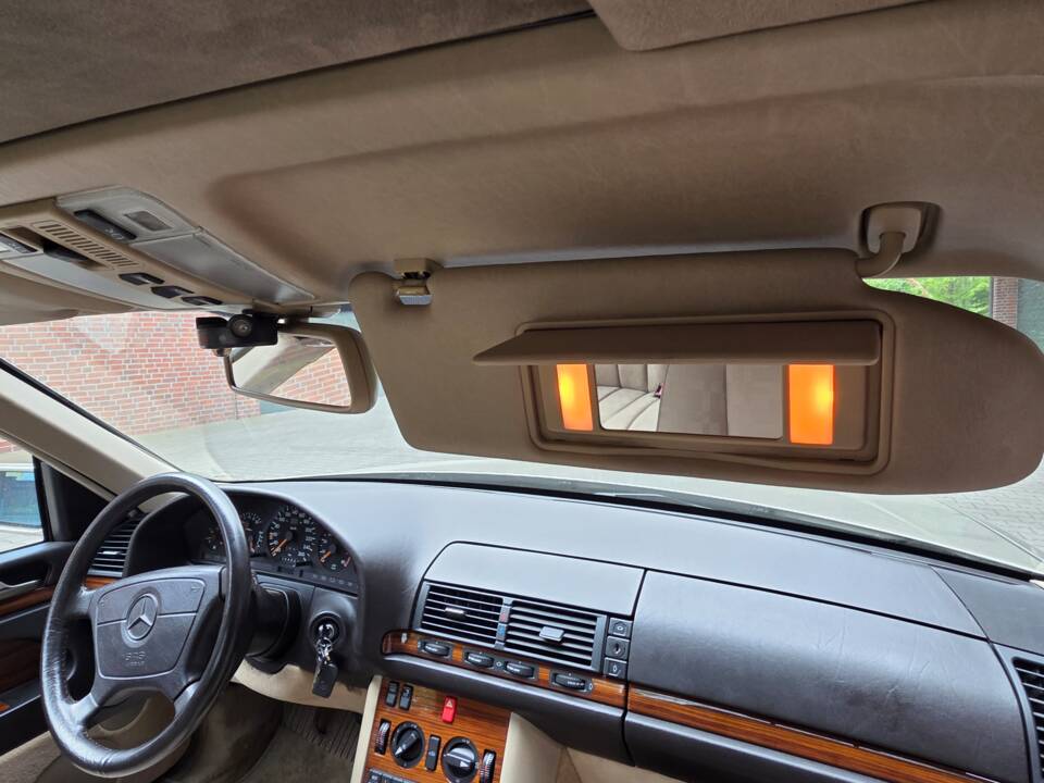 Image 41/103 de Mercedes-Benz 300 SE (1991)