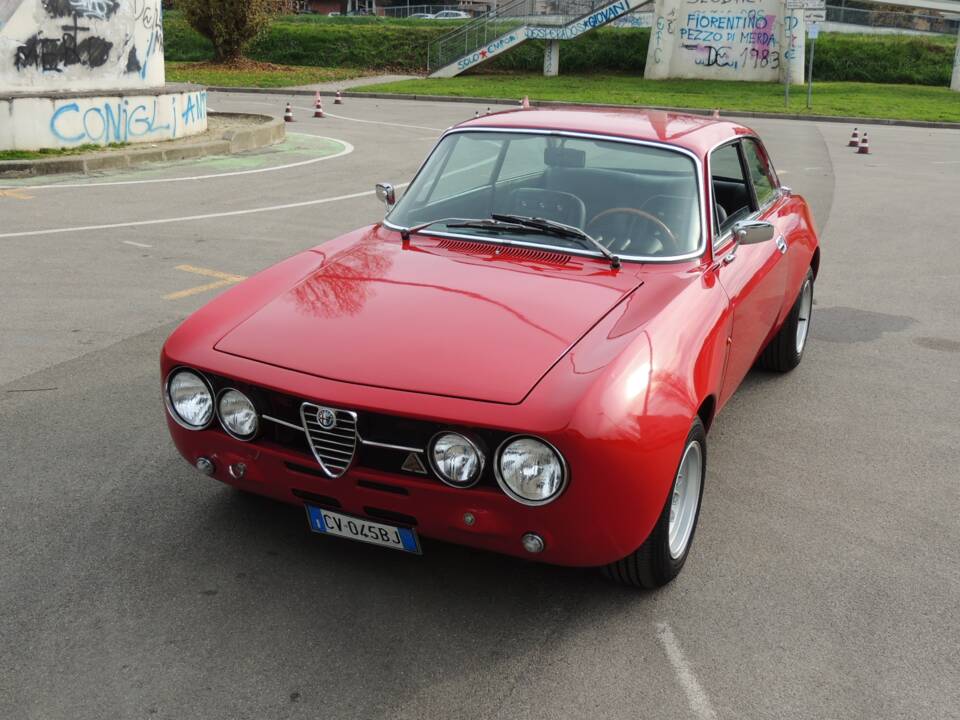 Bild 12/29 von Alfa Romeo 2000 GT Veloce (1973)