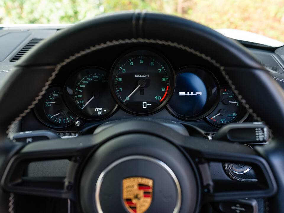 Image 25/42 of Porsche 911 R (2016)