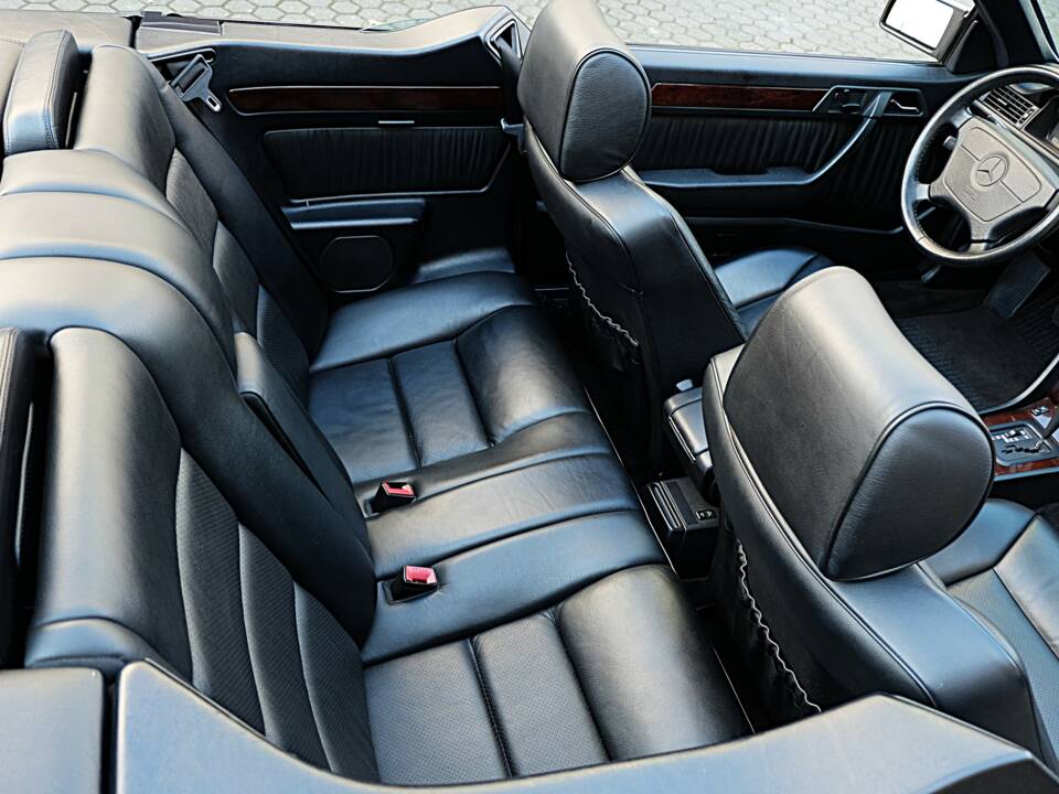 Image 28/74 of Mercedes-Benz E 320 (1997)