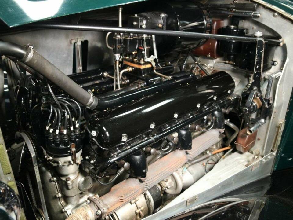 Image 26/30 of Rolls-Royce Phantom III (1938)