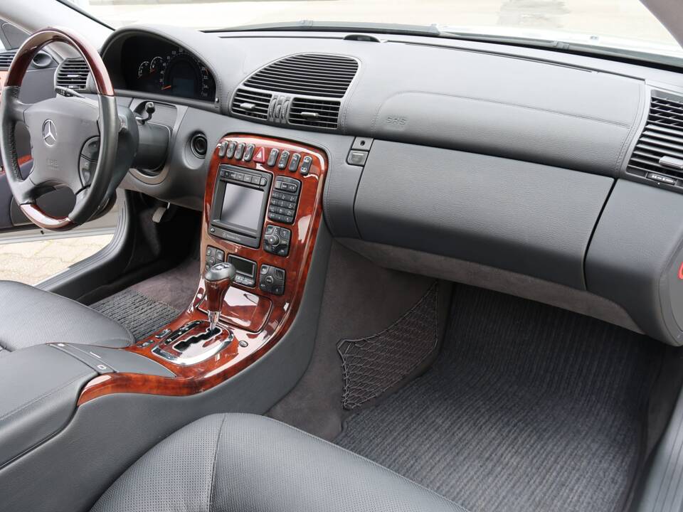 Image 10/14 of Mercedes-Benz CL 500 (2003)