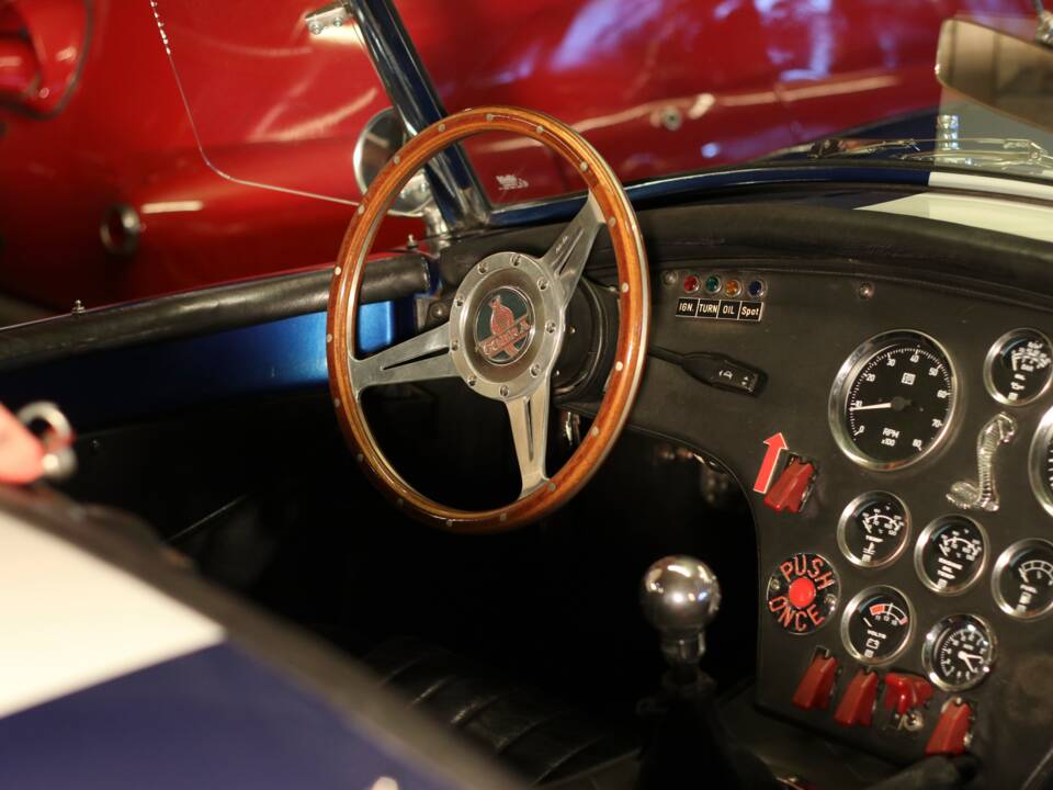 Image 43/57 of AC Cobra 427 (1965)