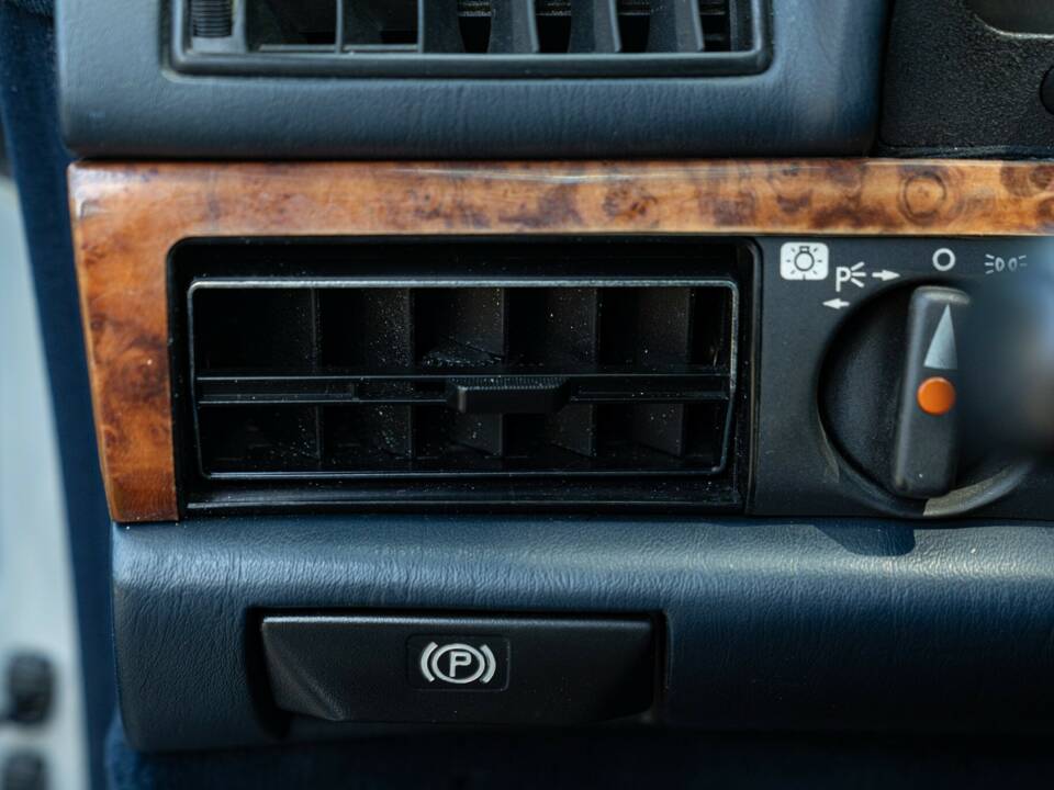 Afbeelding 45/50 van Mercedes-Benz 380 SEC (1982)