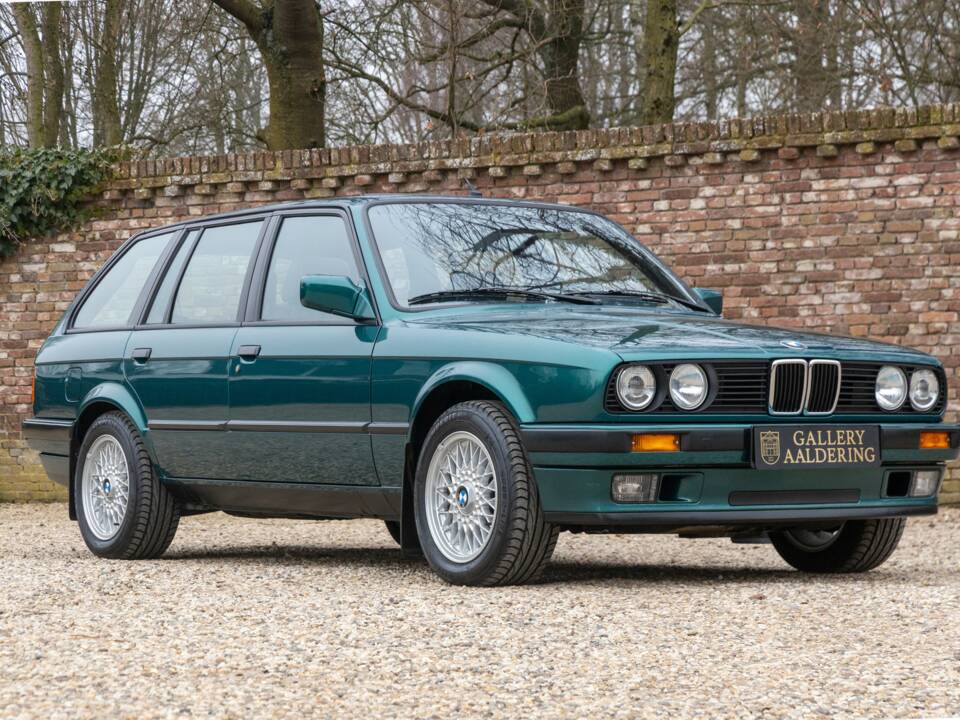 Image 23/50 of BMW 316i Touring (1993)