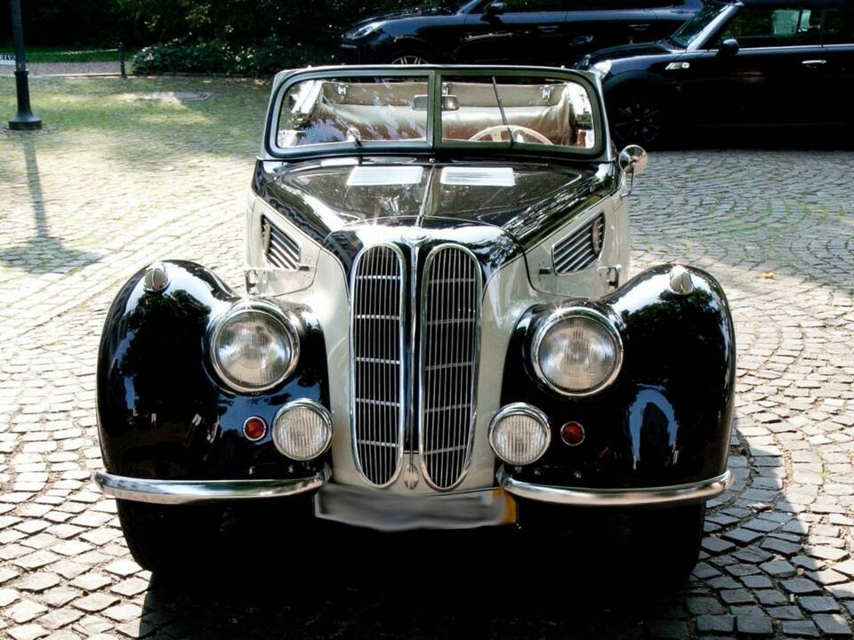 Image 3/6 of BMW 327 (1941)