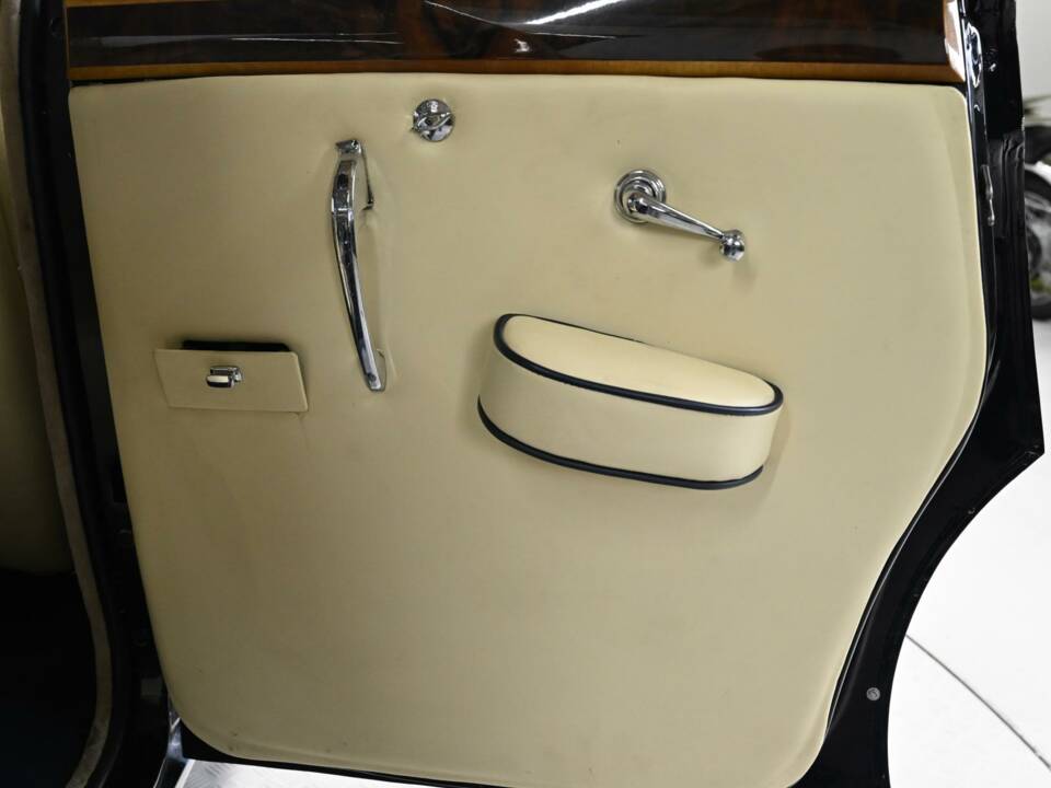 Image 42/50 of Jaguar Mk VIII (1958)