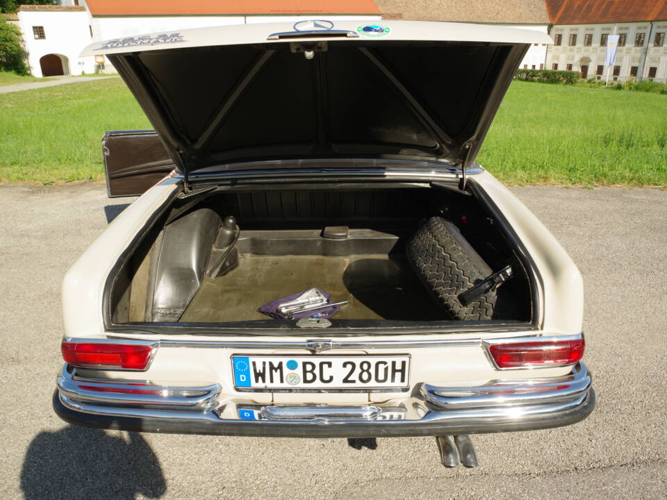 Image 28/73 de Mercedes-Benz 280 SE (1969)