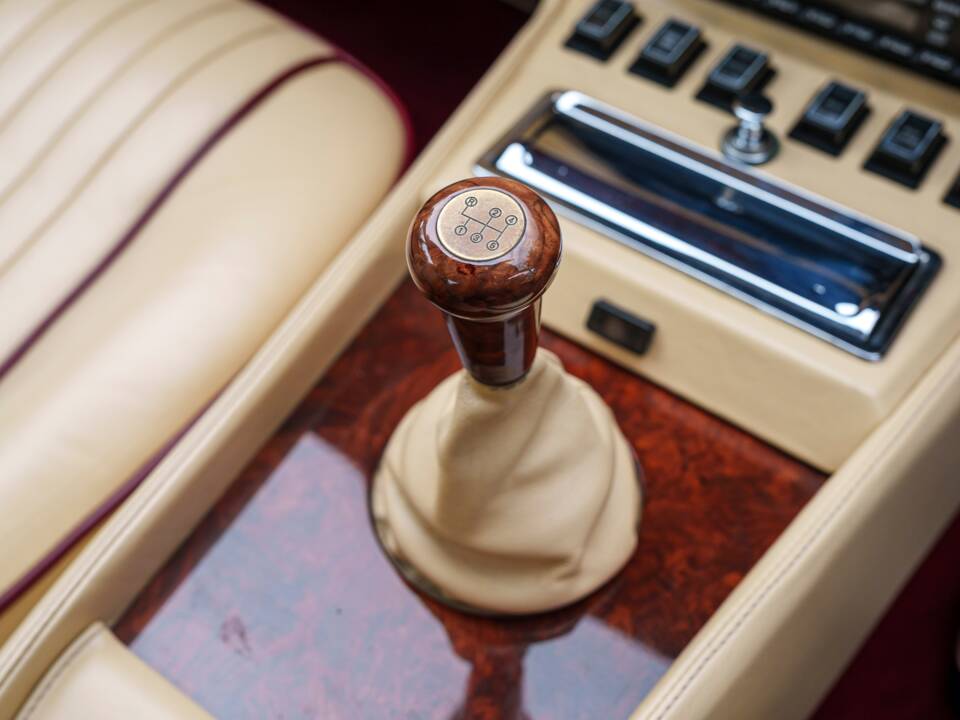 Image 19/25 of Aston Martin V8 Vantage X-Pack (1987)