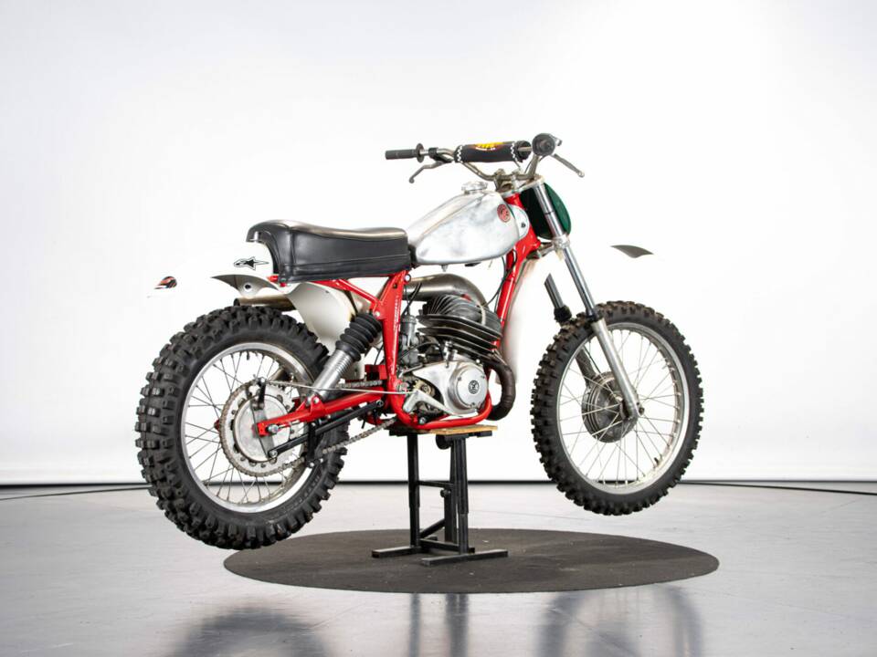 Image 4/50 of CZ 250 (1977)