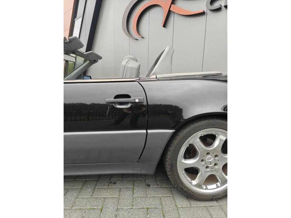 Image 21/50 de Mercedes-Benz 500 SL (1991)