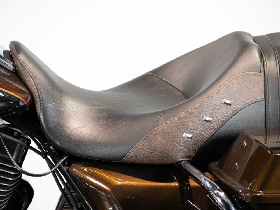 Bild 33/50 von Harley-Davidson DUMMY (2013)