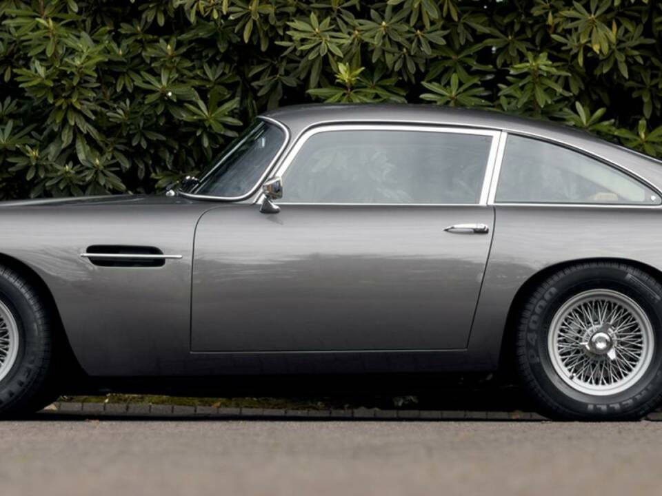 Image 12/50 of Aston Martin DB 4 (1962)