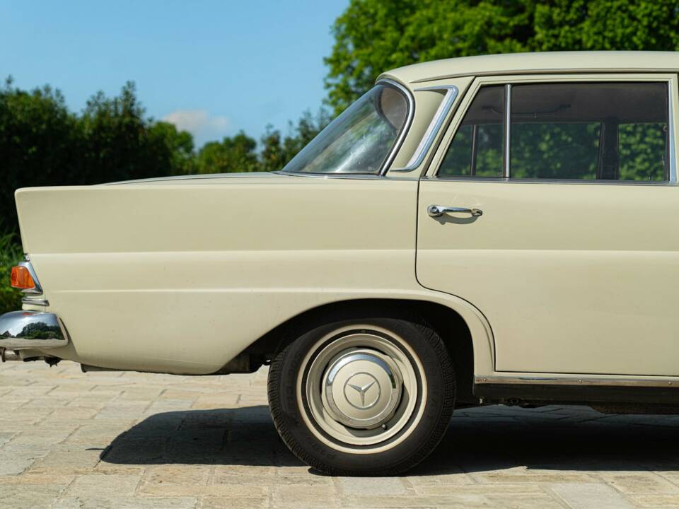 Bild 28/50 von Mercedes-Benz 200 (1966)