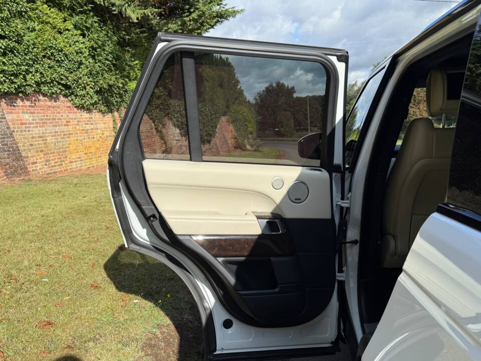 Bild 14/35 von Land Rover Range Rover Vogue TDV6 (2015)