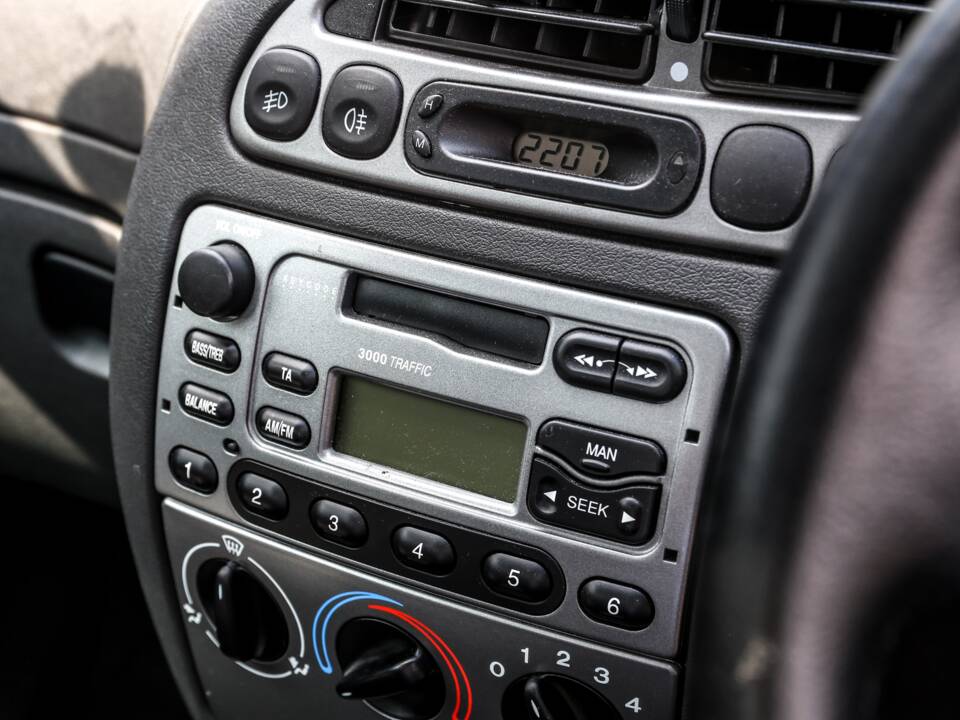 Image 24/27 of Ford Fiesta 1.25i (2000)