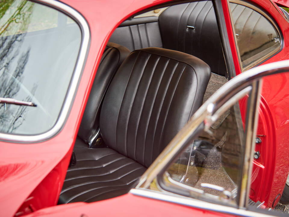 Image 17/34 of Porsche 356 C 1600 (1964)