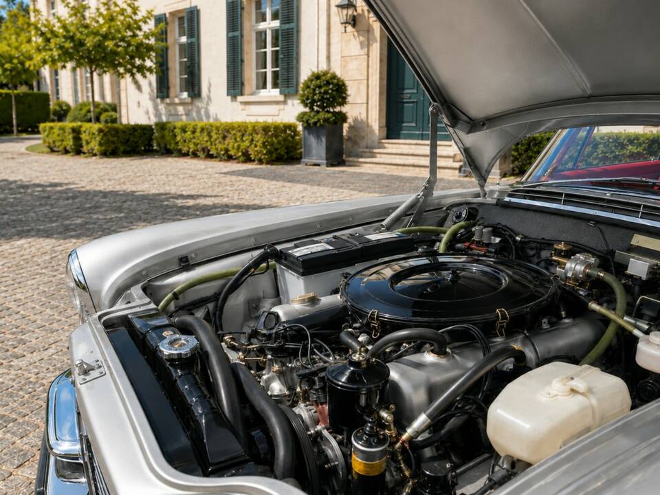 Motorraum Schrägansicht