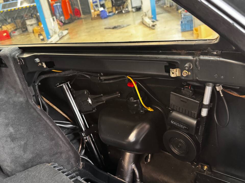 Bild 46/54 von Mercedes-Benz 300 TD Turbo (1993)