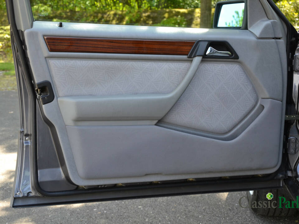 Bild 16/44 von Mercedes-Benz E 280 T (1994)