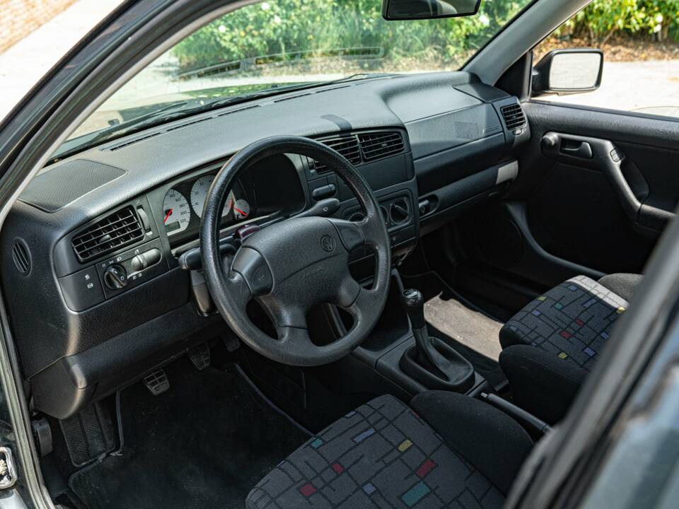 Immagine 25/45 di Volkswagen Golf IV 1.6 (1997)