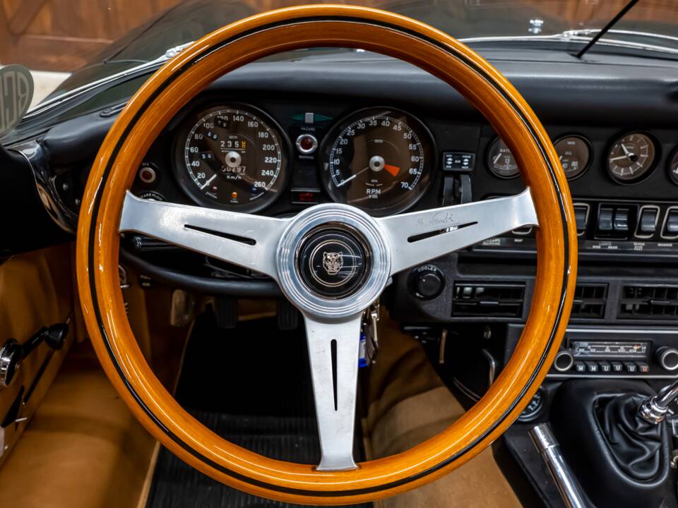 Image 11/34 de Jaguar Type E V12 (1972)